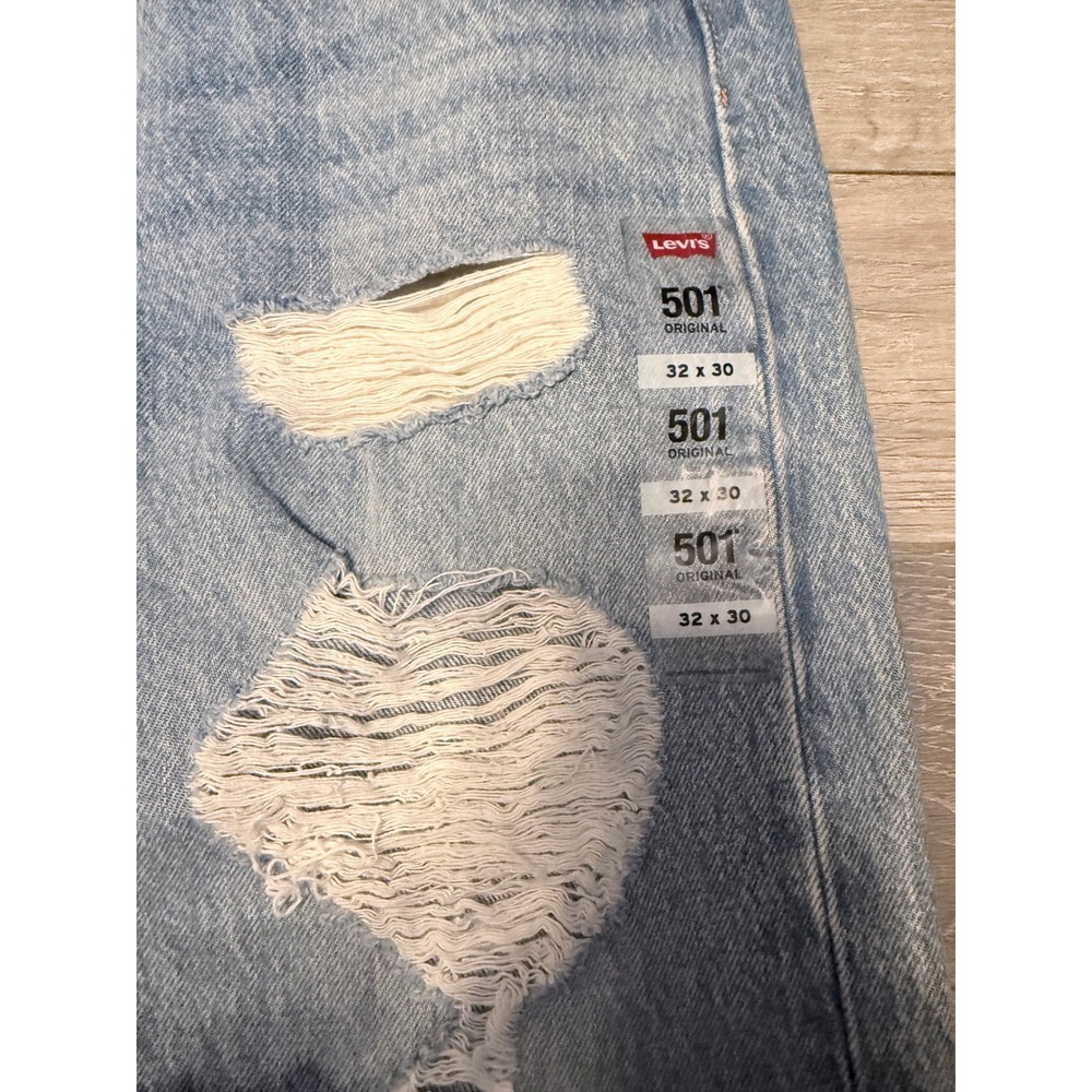 NWOT Levi's 501 Original Jeans Women W32 L30 Light Blue Distressed Straight Leg - Picture 2 of 12